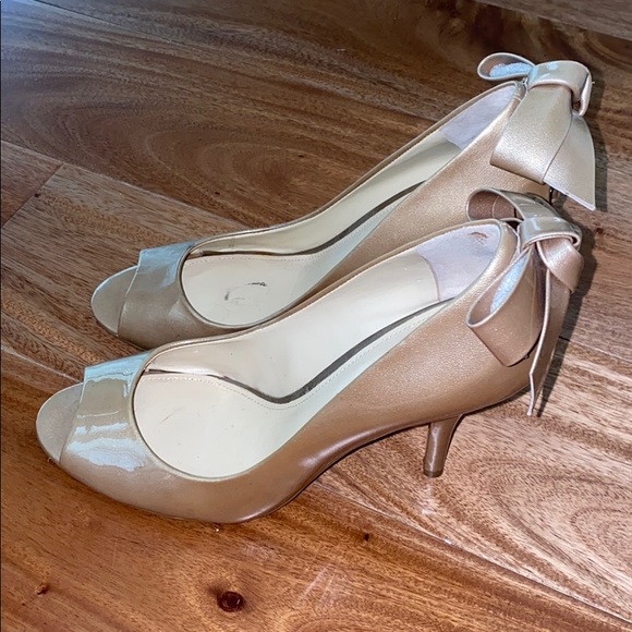 Enzo Angiolini Shoes - ENZO ANGIOLINI GOLD HEELS WITH BOW IN BACK!